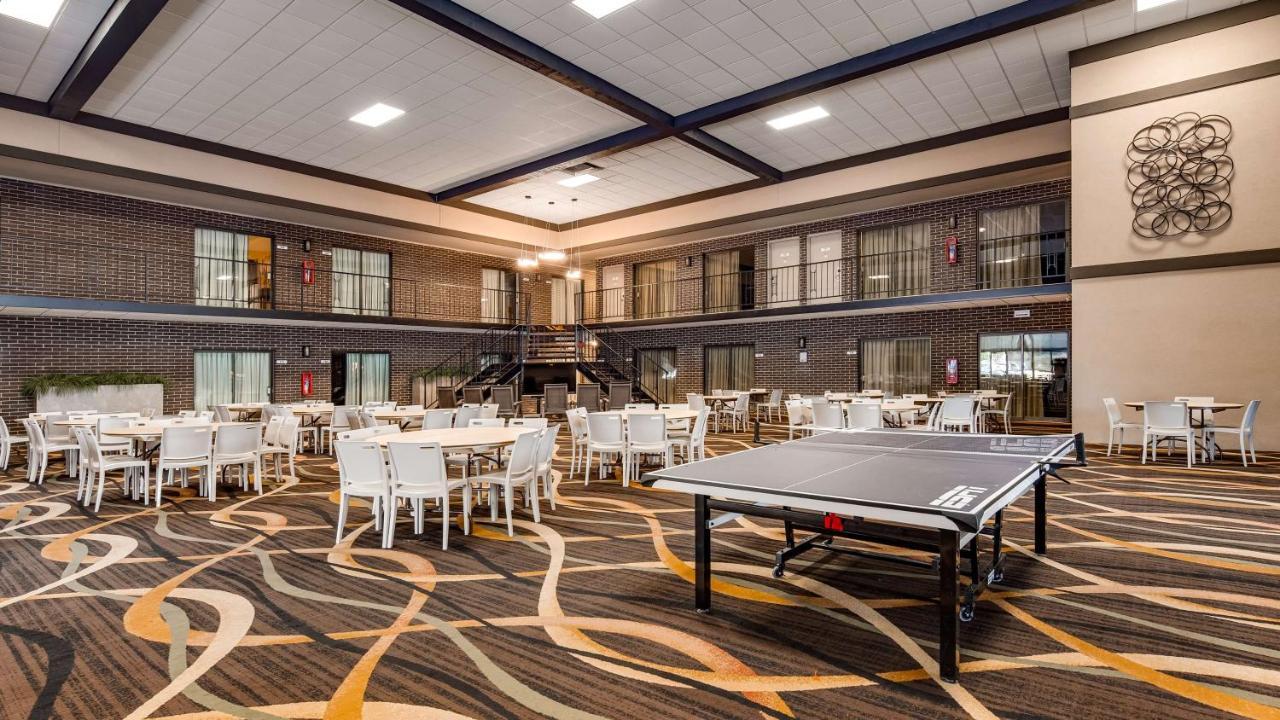 Best Western Angus Inn Great Bend Exterior photo