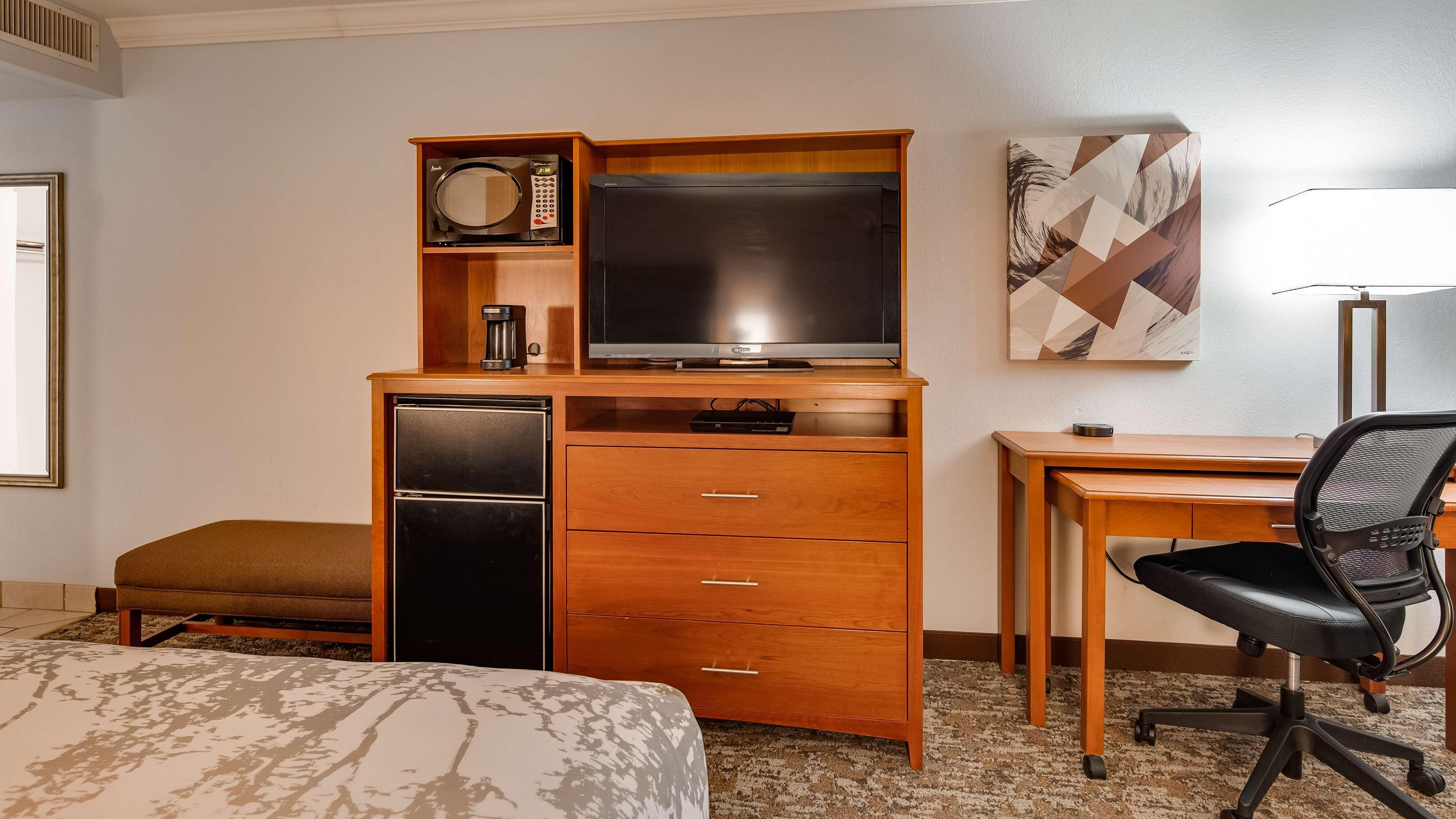 Best Western Angus Inn Great Bend Exterior photo