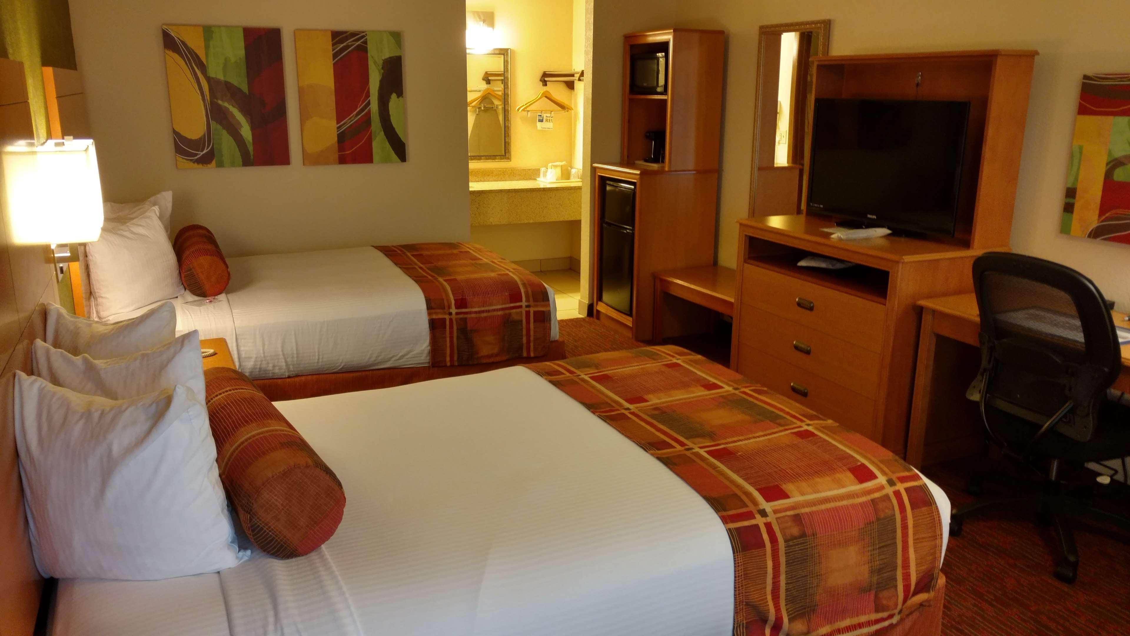 Best Western Angus Inn Great Bend Exterior photo