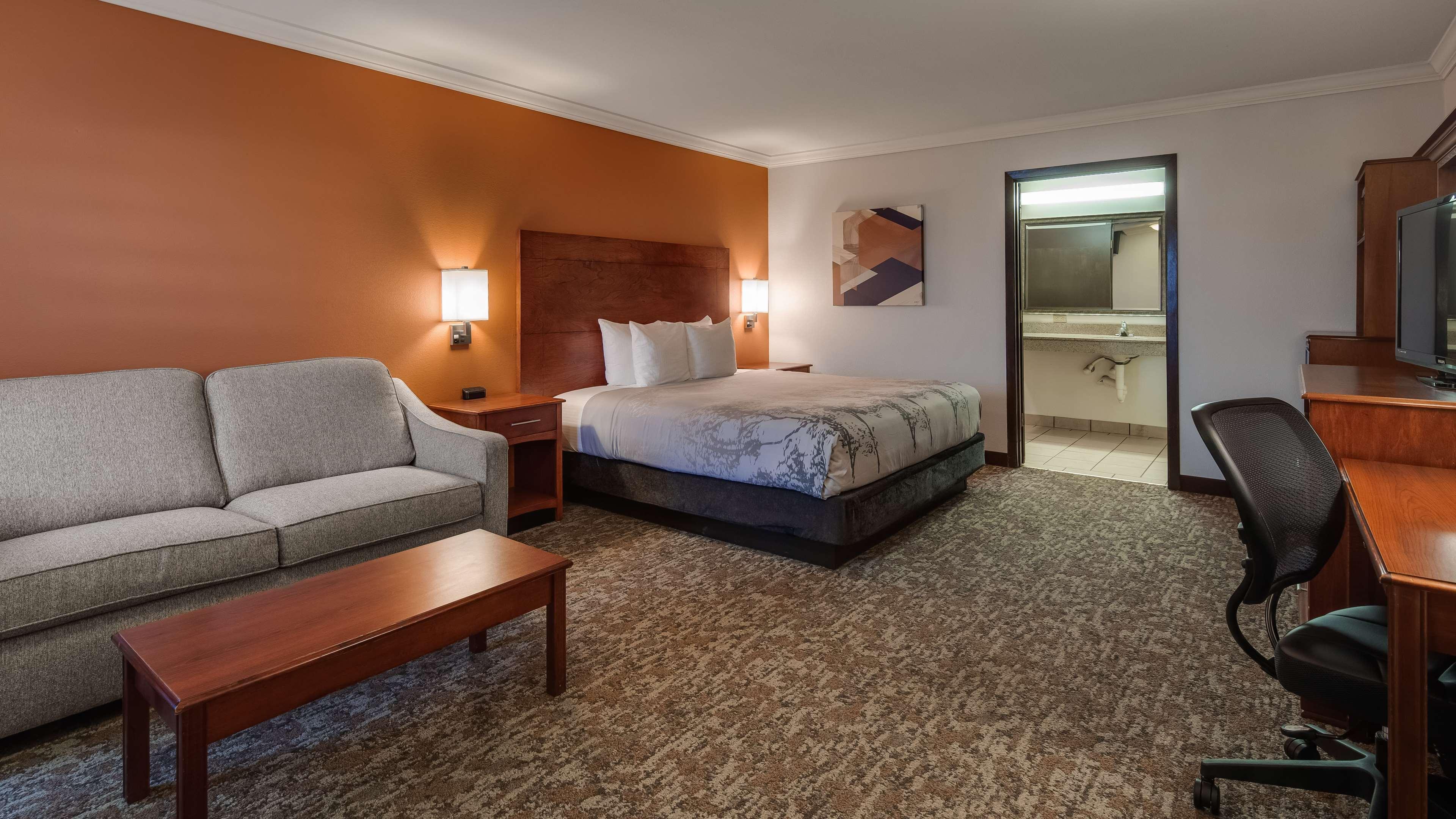Best Western Angus Inn Great Bend Exterior photo