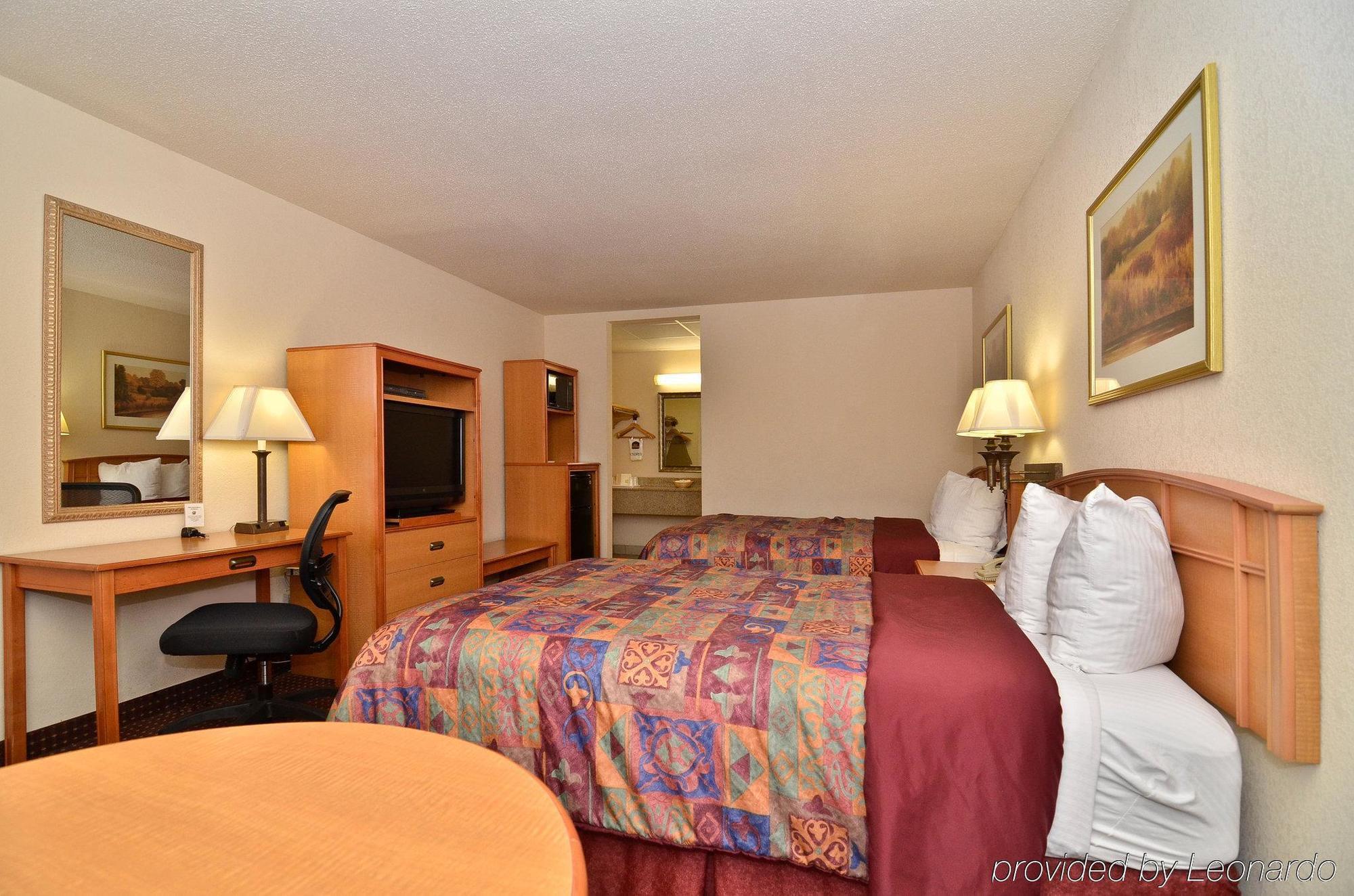 Best Western Angus Inn Great Bend Exterior photo
