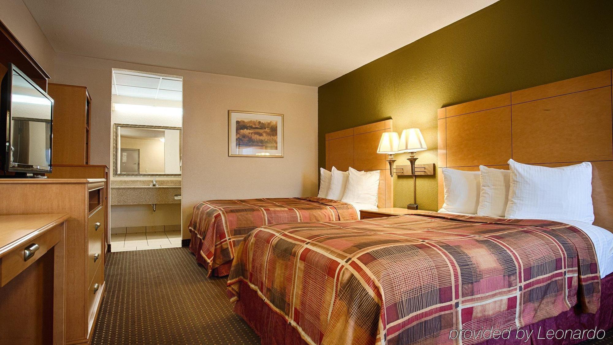 Best Western Angus Inn Great Bend Exterior photo