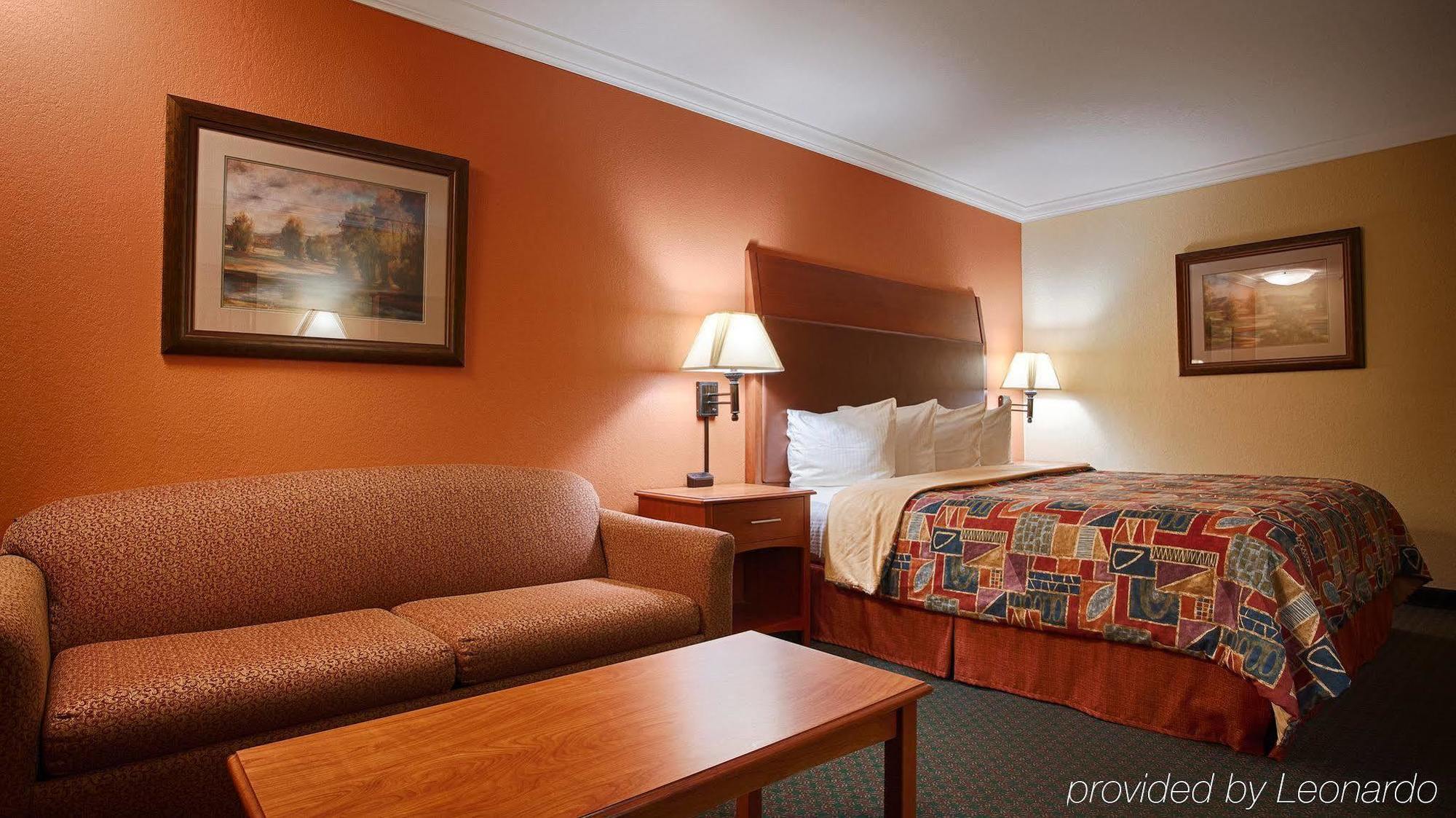 Best Western Angus Inn Great Bend Exterior photo