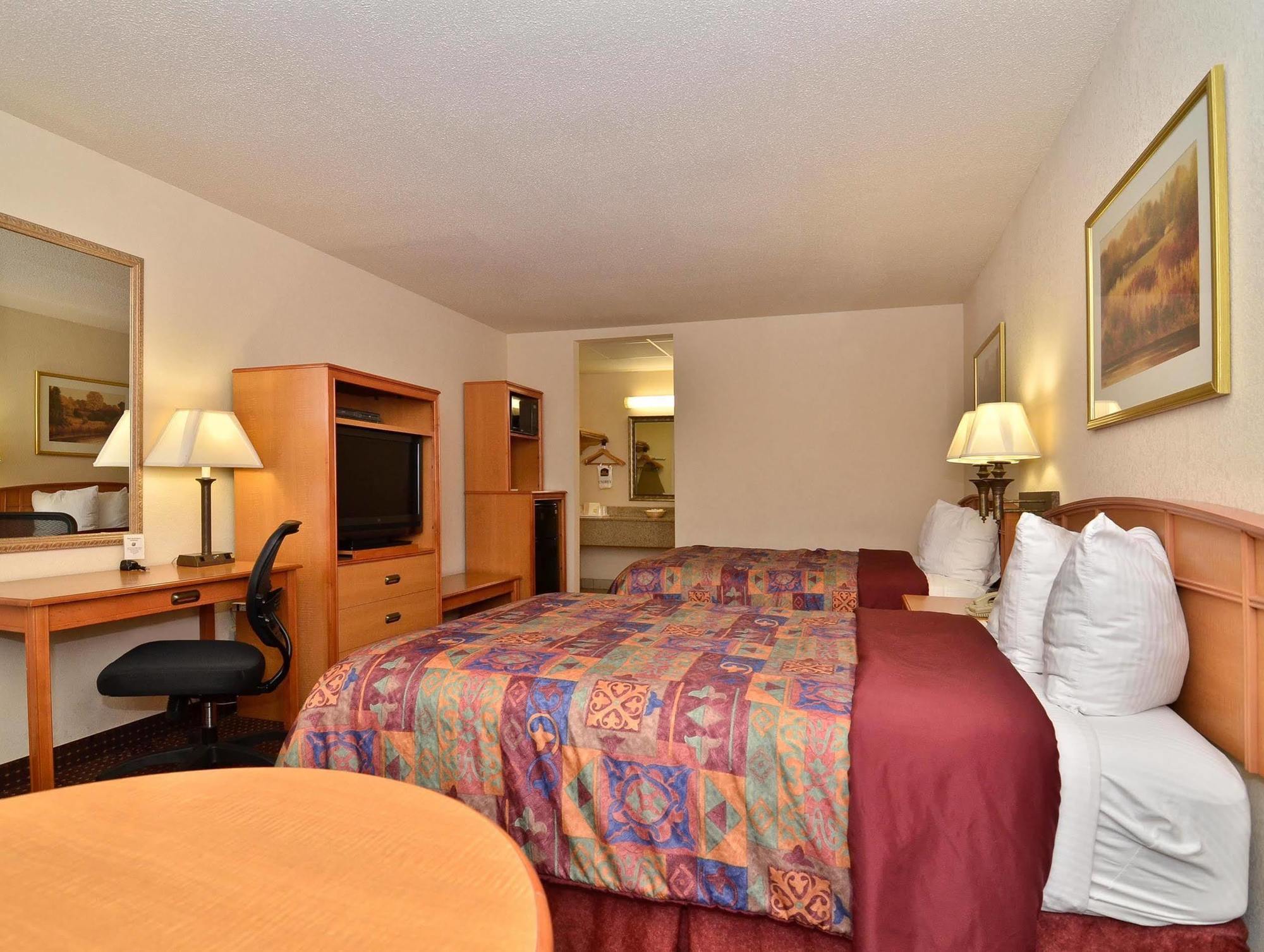 Best Western Angus Inn Great Bend Exterior photo