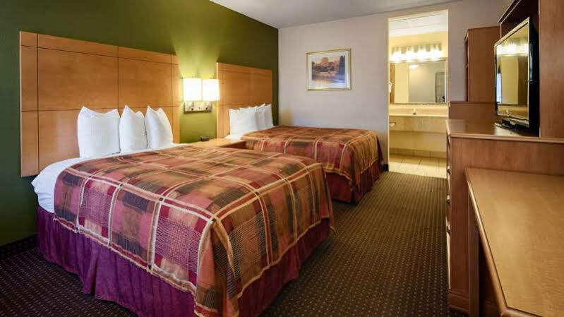 Best Western Angus Inn Great Bend Exterior photo